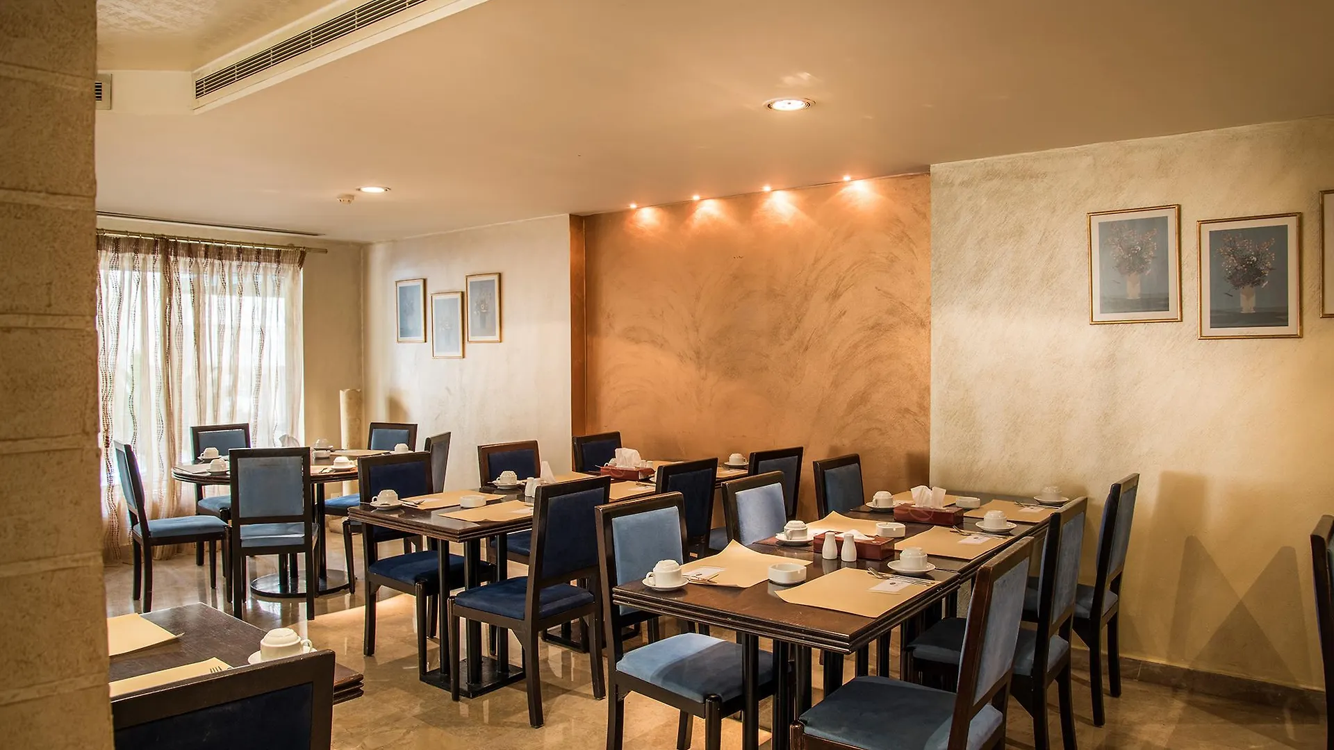 **** Lejlighedshotel Rawche Universal Apartments Beirut Libanon