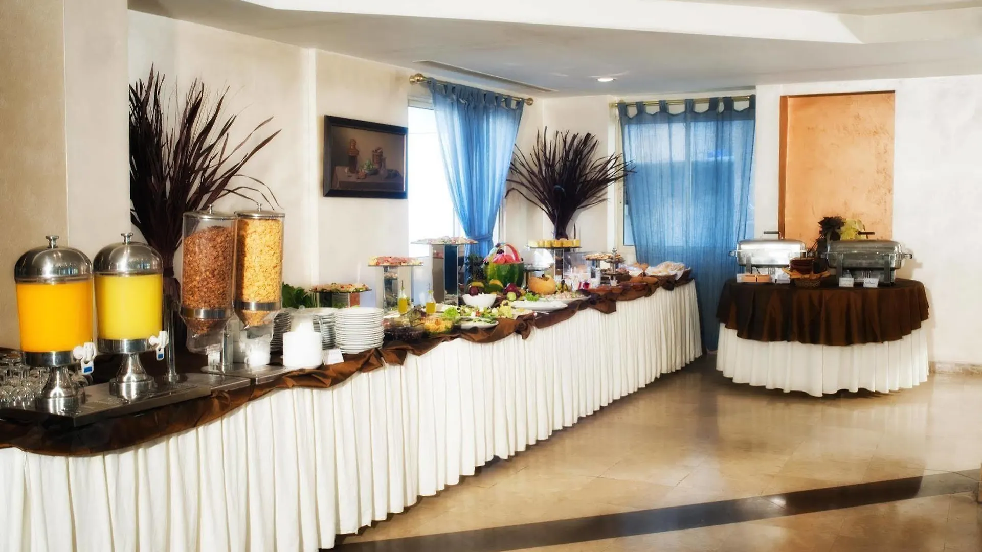 Rawche Universal Apartments Beirut 4*,